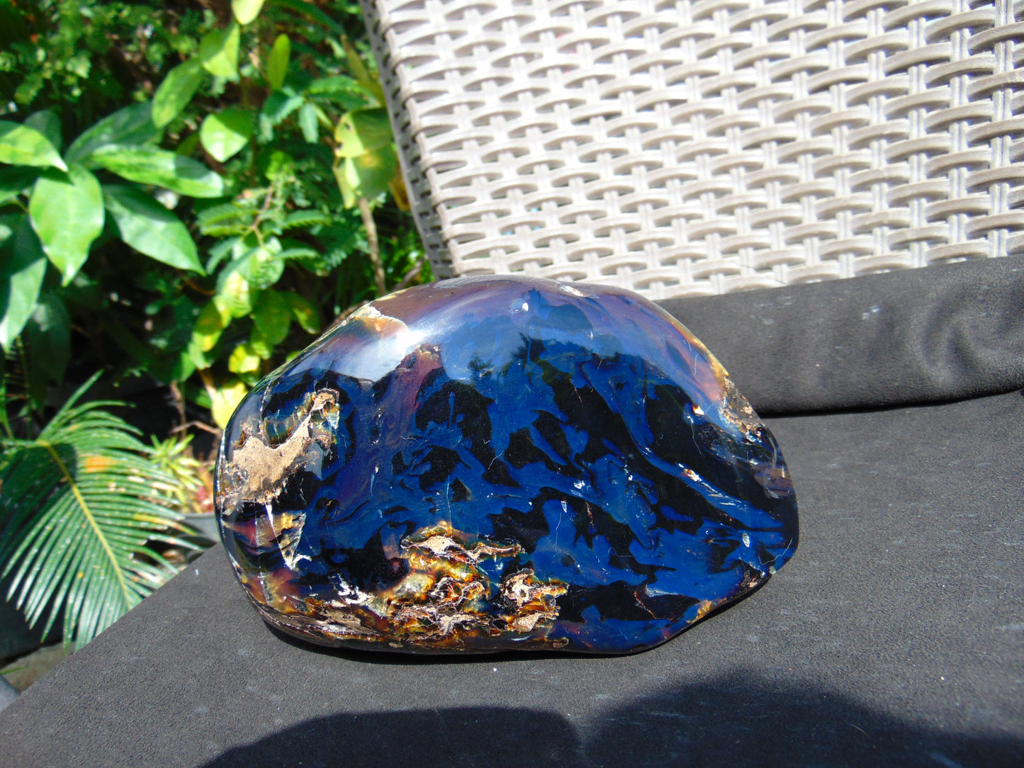 607 gram Full polished Indonesian Black Blue Amber for Healing AR128