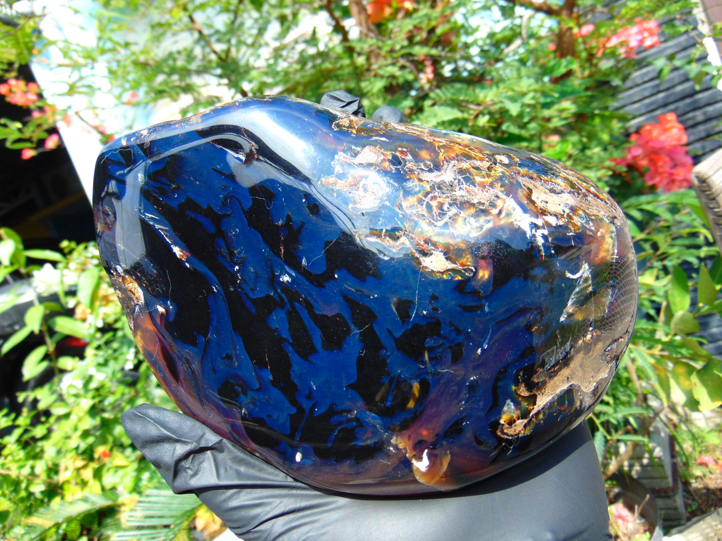 607 gram Full polished Indonesian Black Blue Amber for Healing AR128
