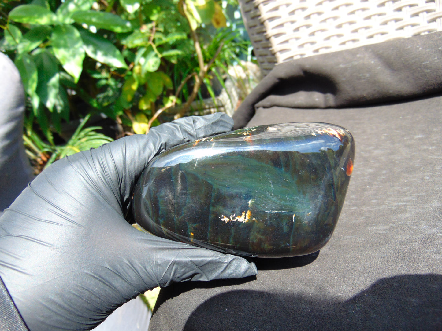 476 gram Full polished Indonesian Black Blue Amber for Healing AR131