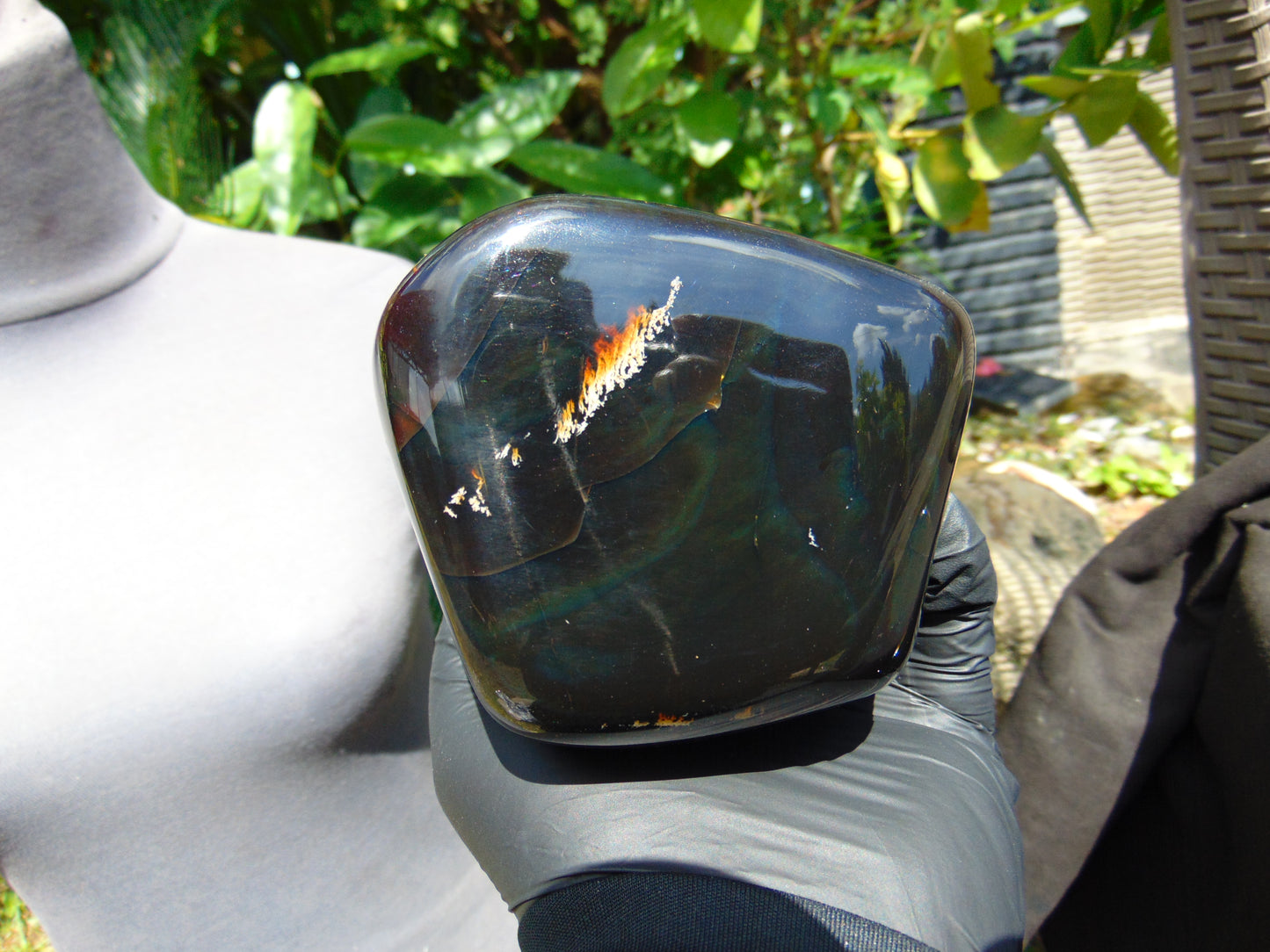 476 gram Full polished Indonesian Black Blue Amber for Healing AR131
