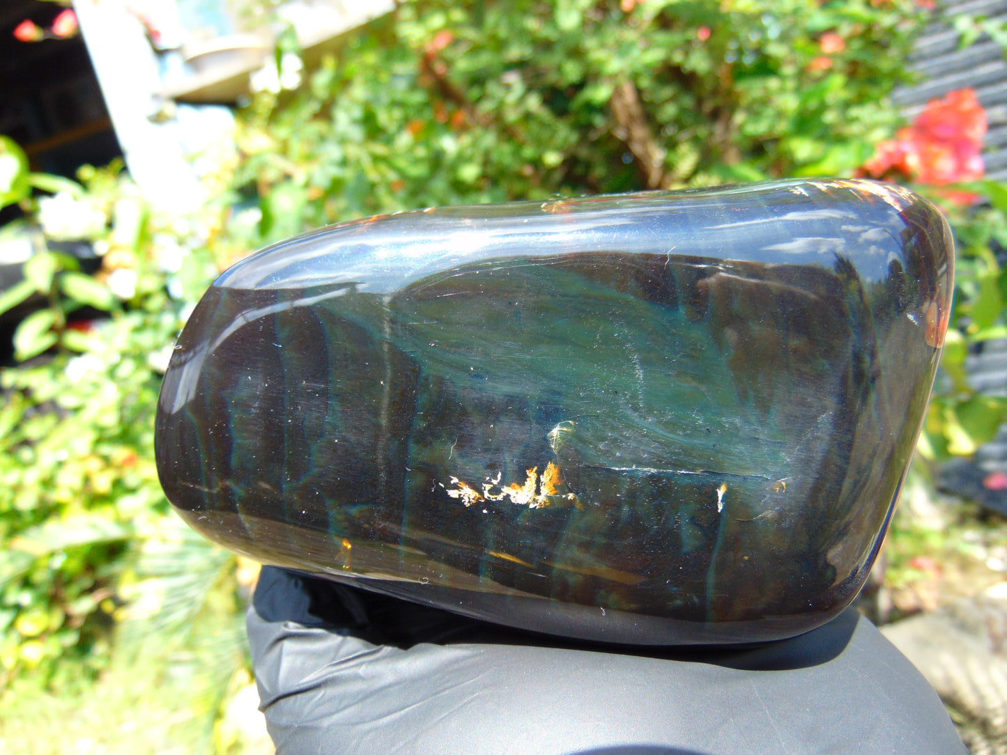 476 gram Full polished Indonesian Black Blue Amber for Healing AR131