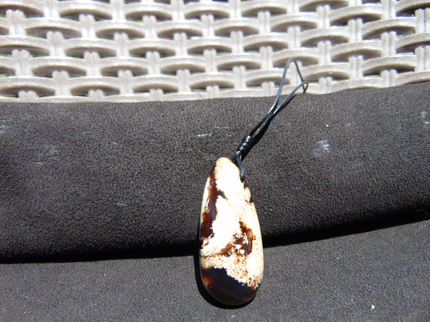 13 gr Teardrop Pendant Indonesian white Amber for Healing 25A36