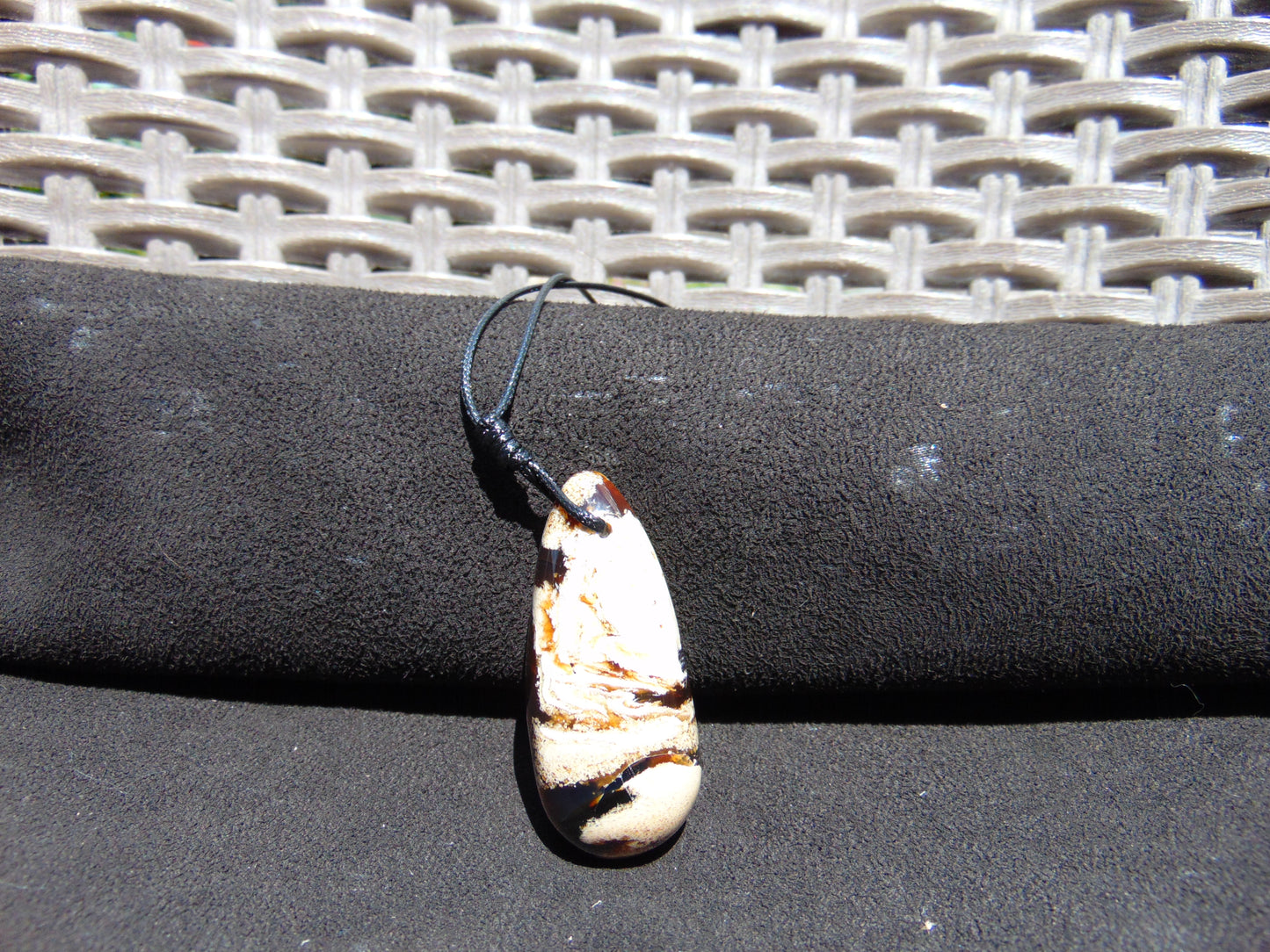 13 gr Teardrop Pendant Indonesian white Amber for Healing 25A36