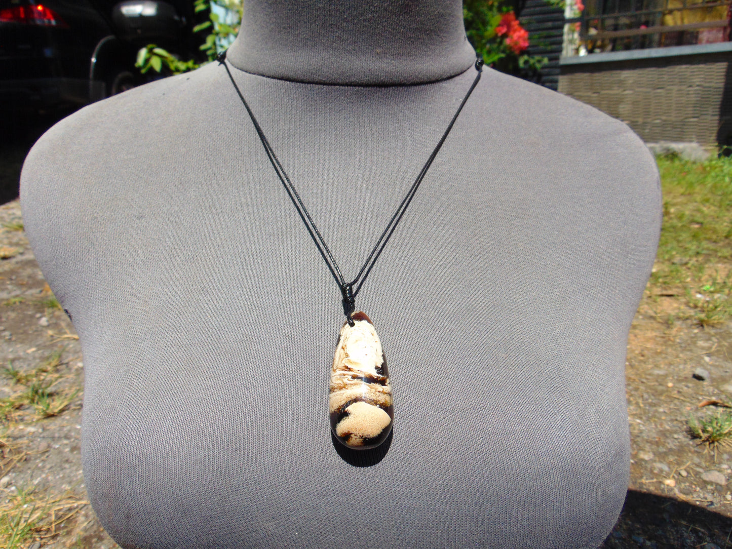 13 gr Teardrop Pendant Indonesian white Amber for Healing 25A36