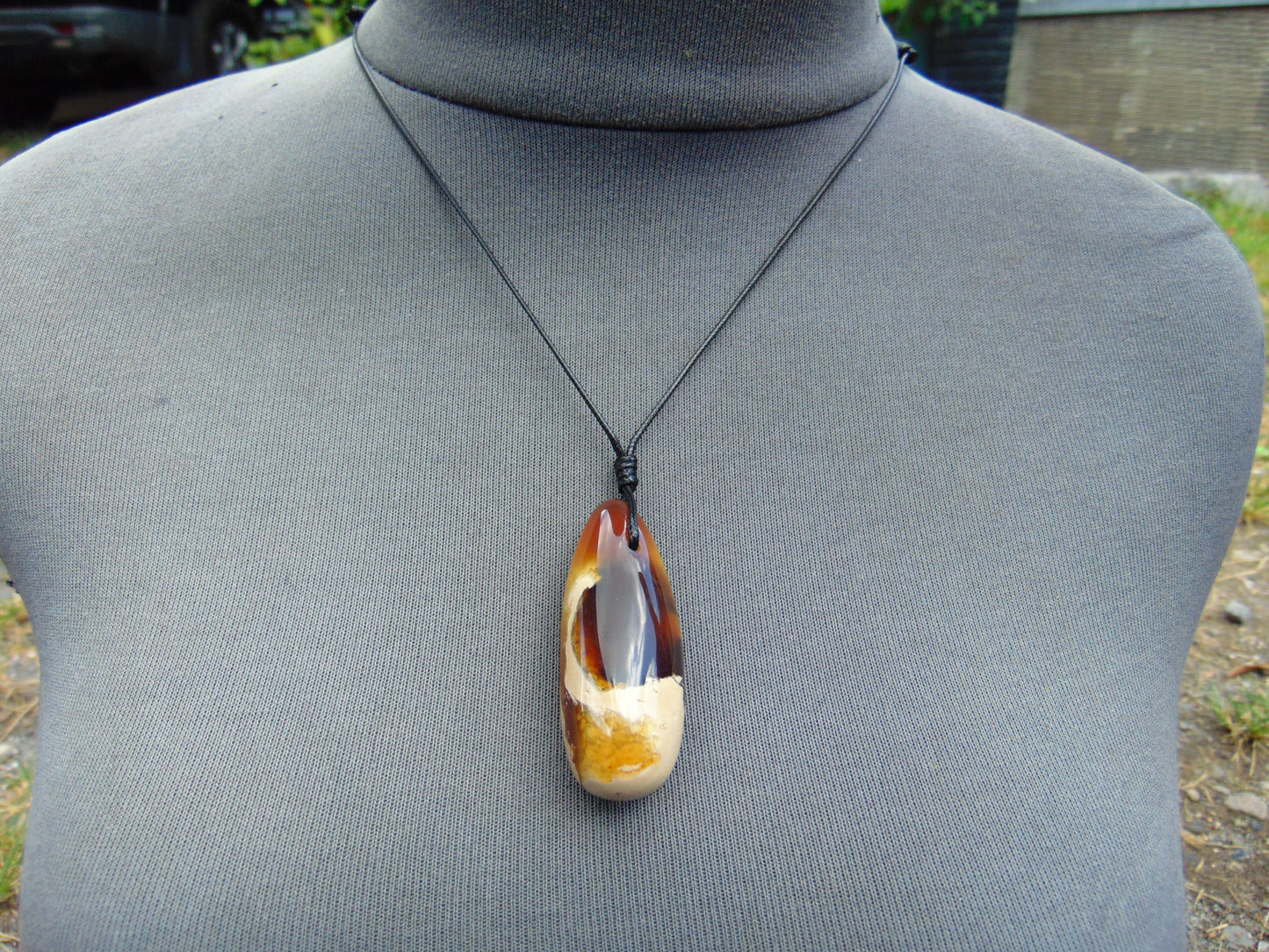 12 gr Teardrop Pendant Indonesian white Amber for Healing 25N80