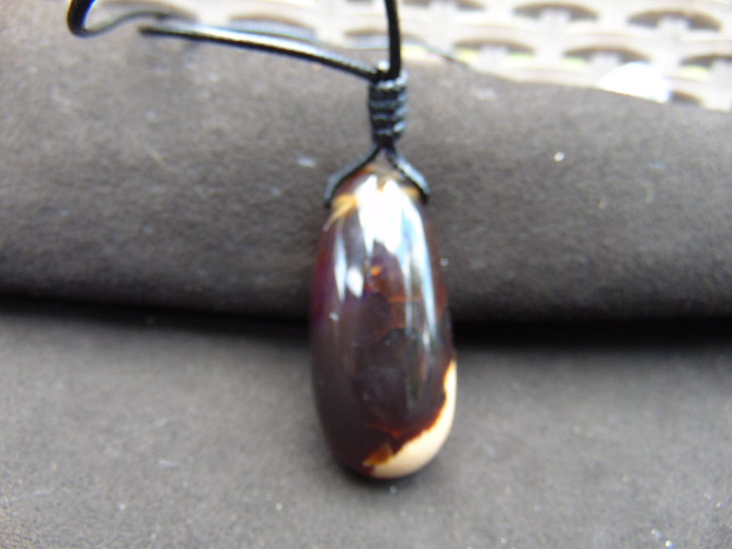 19 gr Teardrop Pendant Indonesian white Amber for Healing 25N75