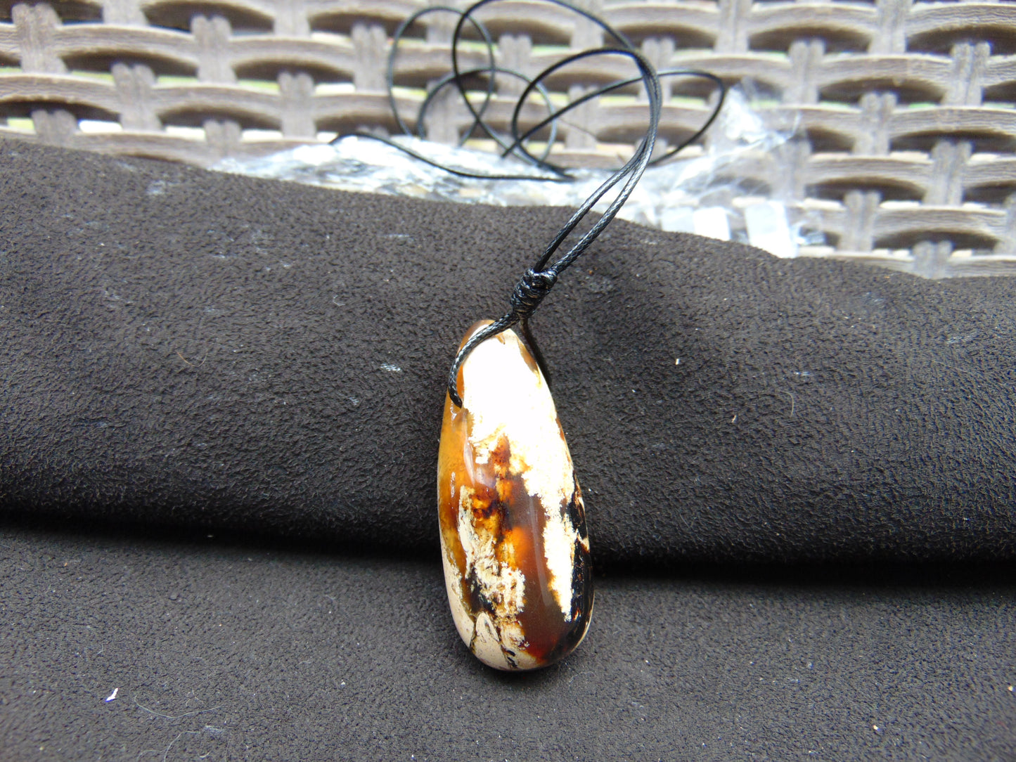 10 gr Teardrop Pendant Indonesian white Amber for Healing 25A51