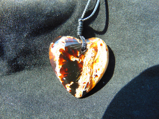 10 gr Heart Pendant Indonesian White Amber for Healing 25A271