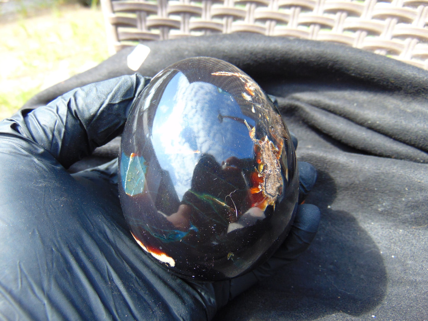 225 gr Shaped Egg 86x69 mm Indonesian Amber for Healing AJ1060