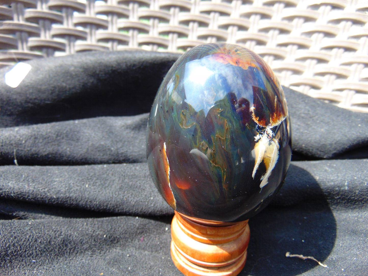 166 gr Shaped Egg 76x66 mm Indonesian Green Blue Amber for Healing AJ1067