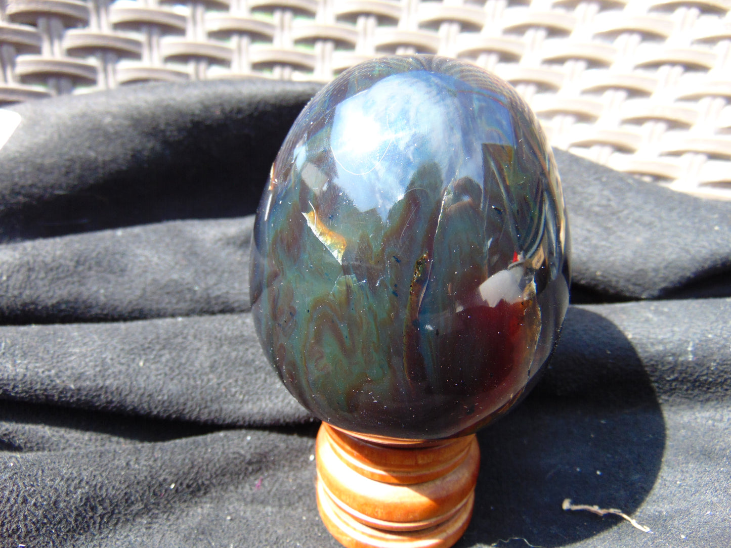 166 gr Shaped Egg 76x66 mm Indonesian Green Blue Amber for Healing AJ1067