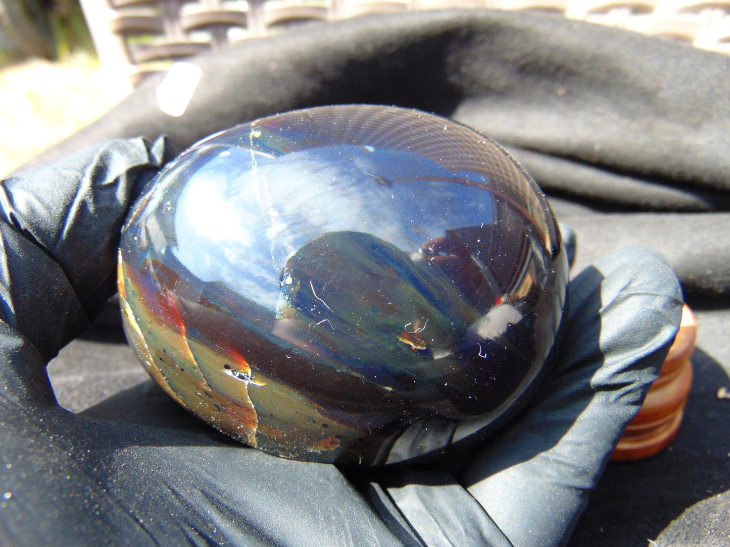 166 gr Shaped Egg 76x66 mm Indonesian Green Blue Amber for Healing AJ1067