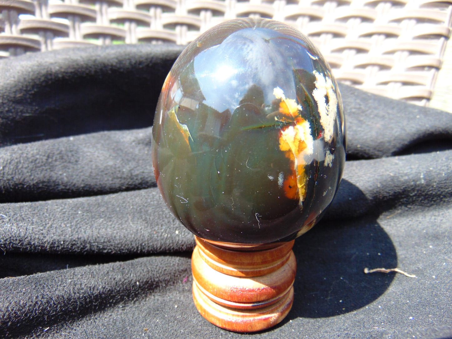 155 gr Shaped Egg 71x61 mm Indonesian Green Amber for Healing AJ1071