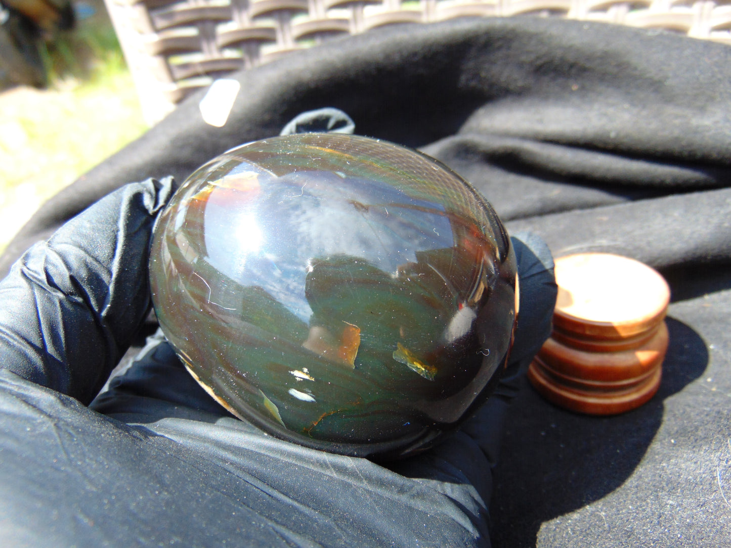 155 gr Shaped Egg 71x61 mm Indonesian Green Amber for Healing AJ1071