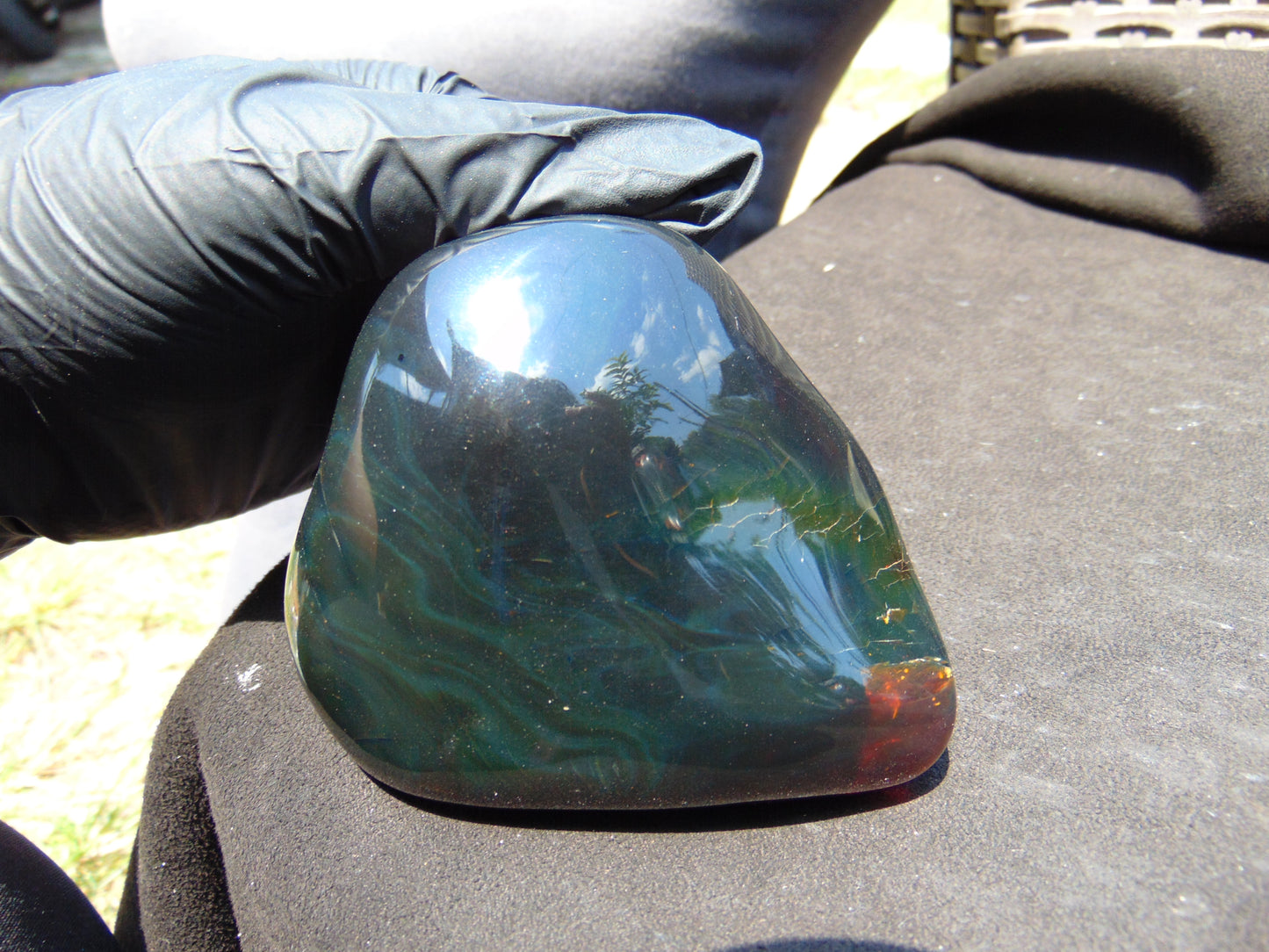 131 gram Full polished Indonesian Green Amber for Healing ML73