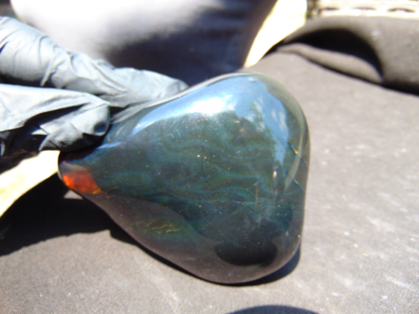 131 gram Full polished Indonesian Green Amber for Healing ML73