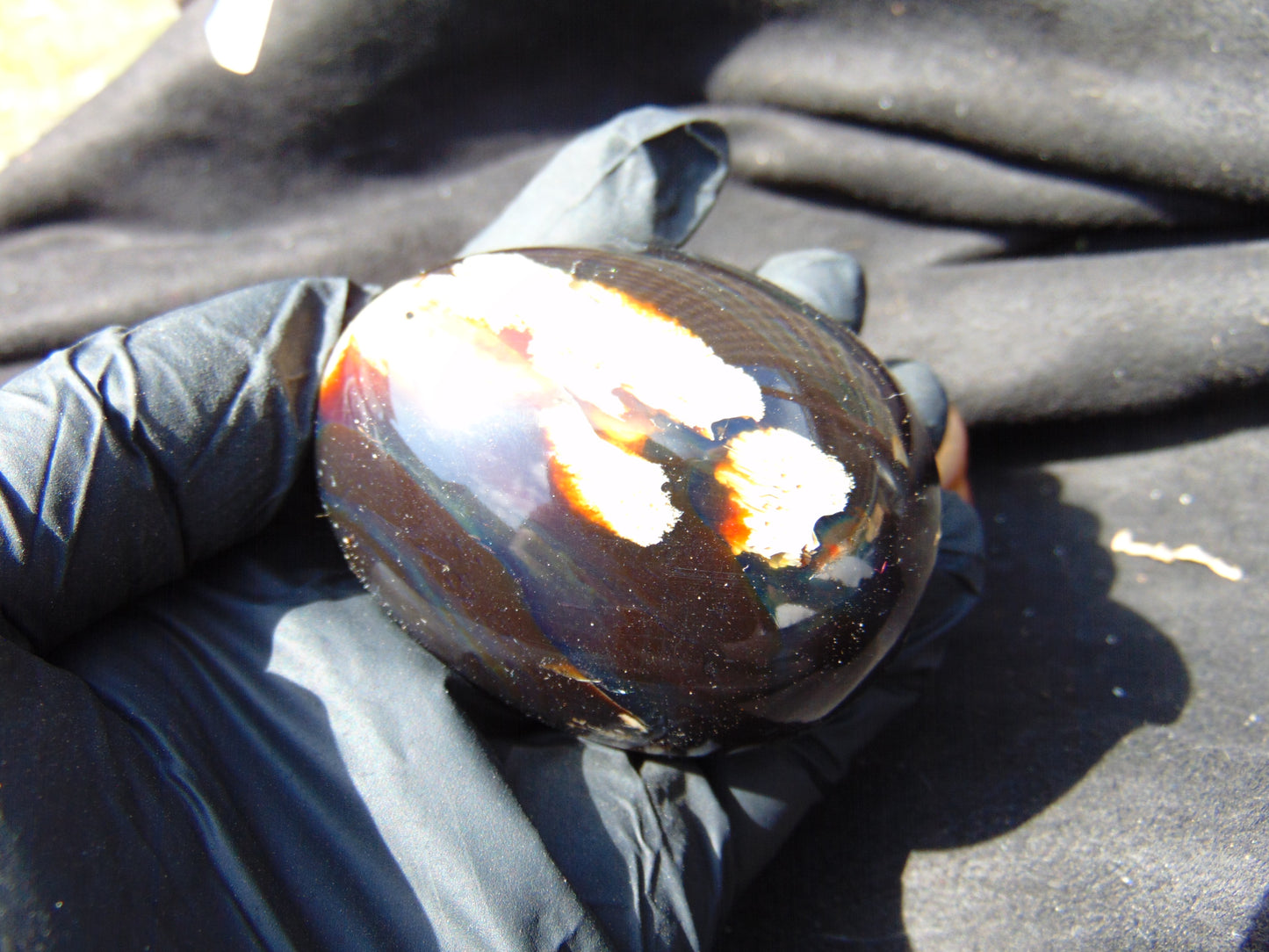 97 gr Shaped Egg 64x52 mm Indonesian Amber for Healing AJ1078