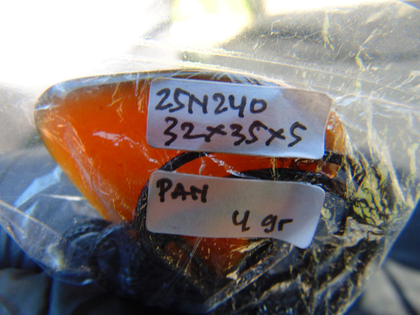4 gr Heart Pendant Indonesian Red Amber for Healing 25N240