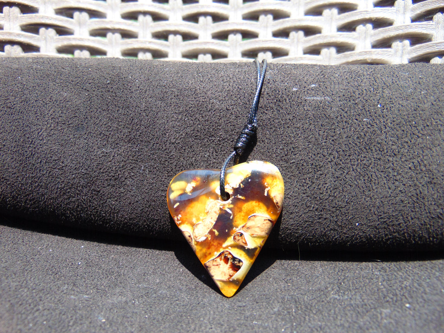 7 gr Heart Pendant Indonesian white Amber for Healing PB177