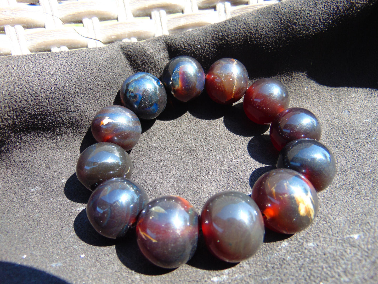 59 gram 12 Beads Mala Bracelet Indonesian Red Bluish Amber 20 mm for Healing G20B105