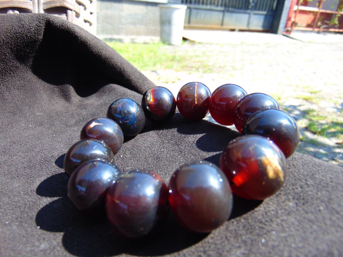 59 gram 12 Beads Mala Bracelet Indonesian Red Bluish Amber 20 mm for Healing G20B105