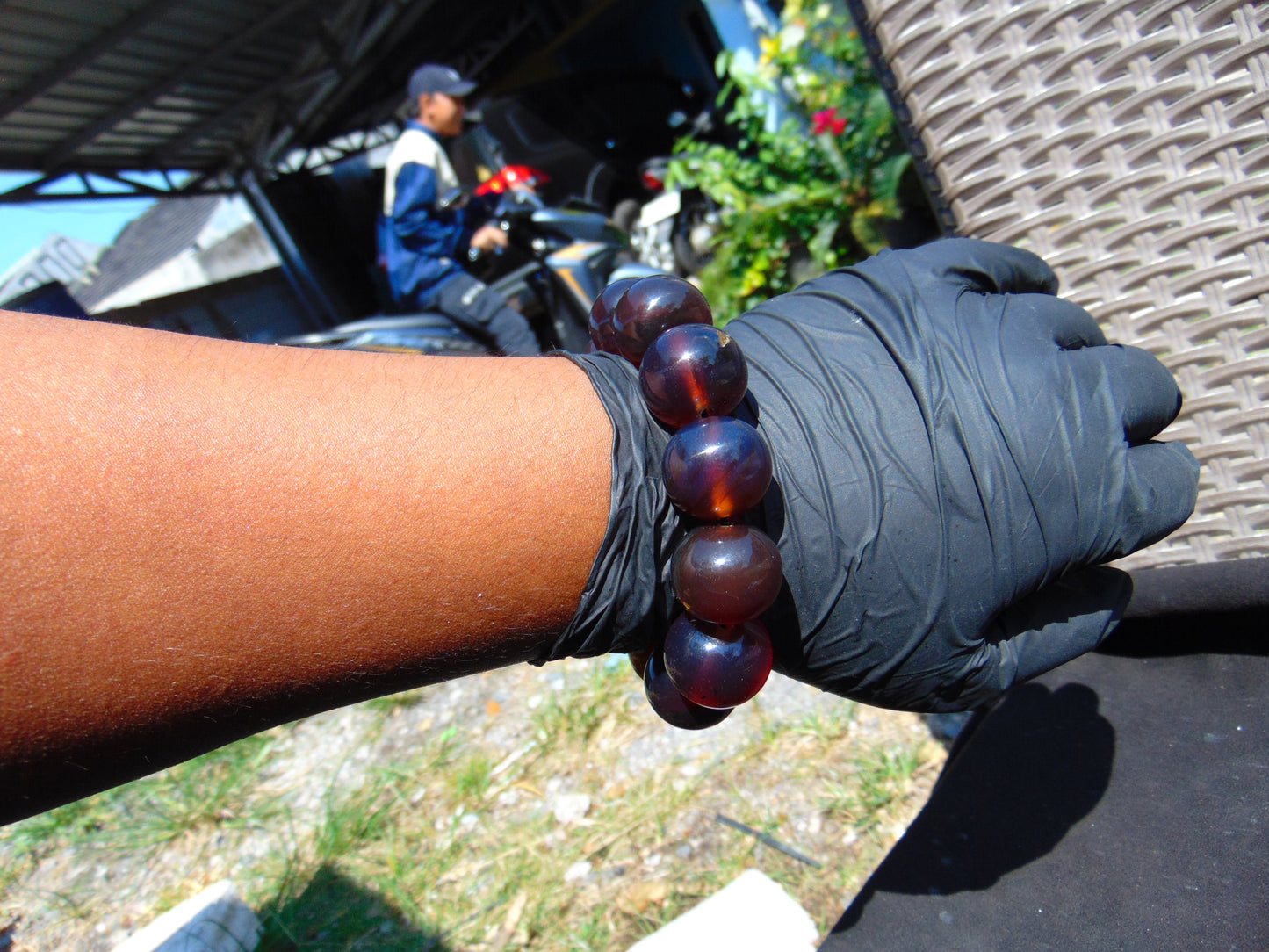 58 gram 12 Beads Mala Bracelet Indonesian Black Blue Amber 20 mm for Healing G20B111