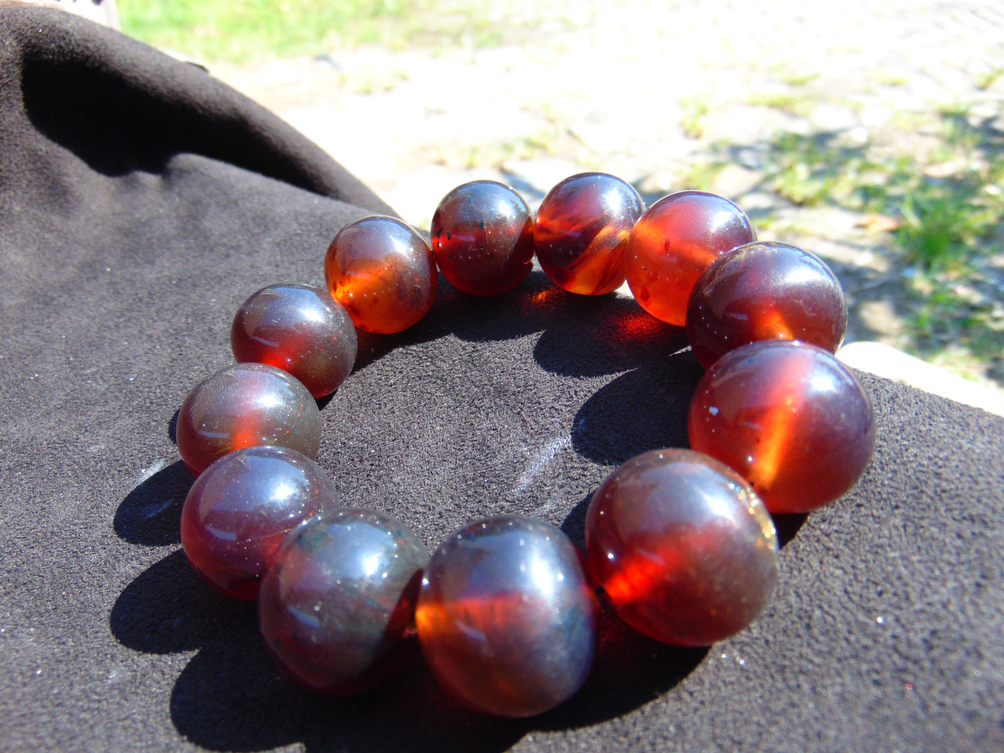 59 gram 12 Beads Mala Bracelet Indonesian Red Bluish Amber 20 mm for Healing G20B104
