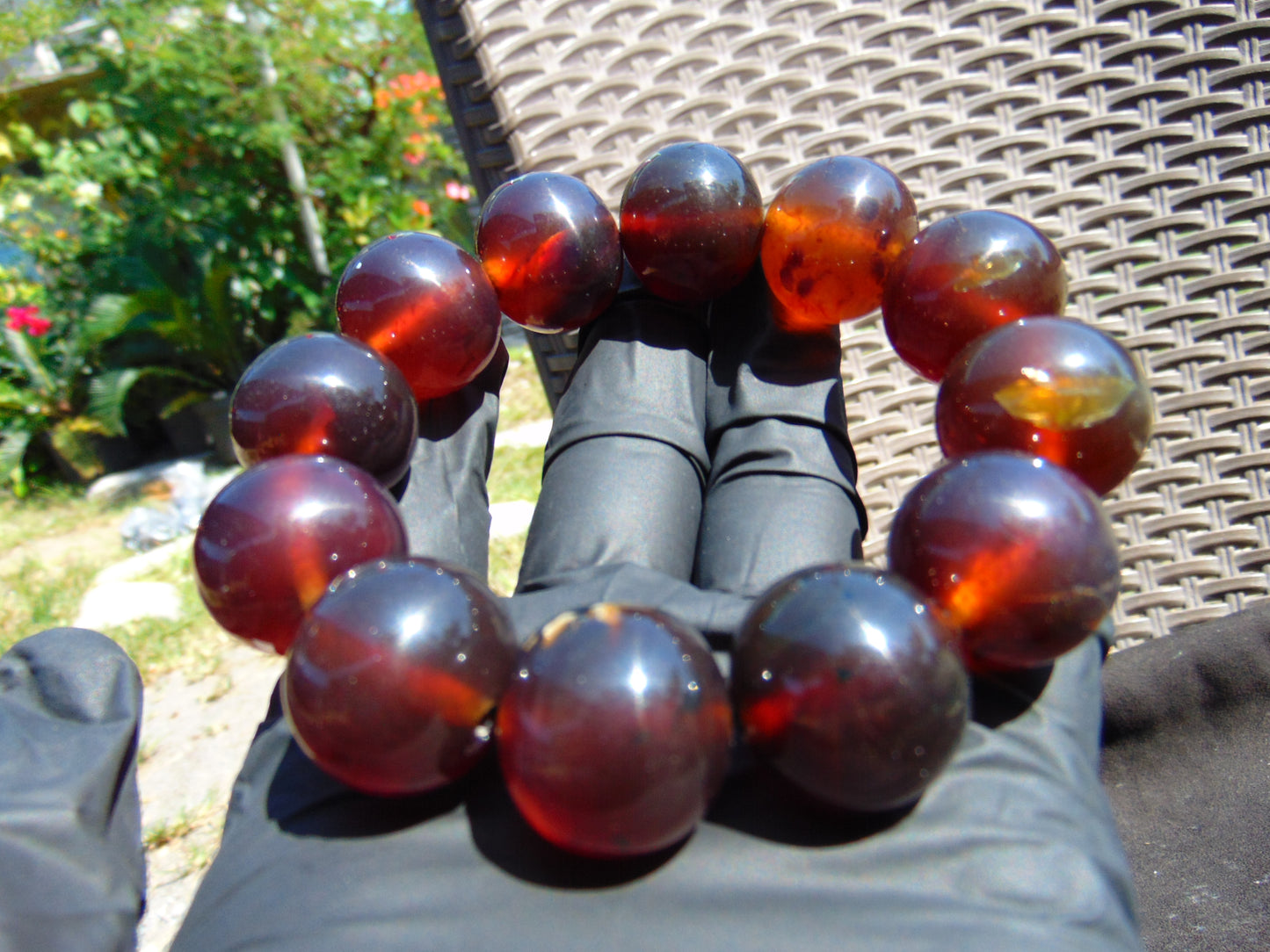 59 gram 12 Beads Mala Bracelet Indonesian Red Bluish Amber 20 mm for Healing G20B104