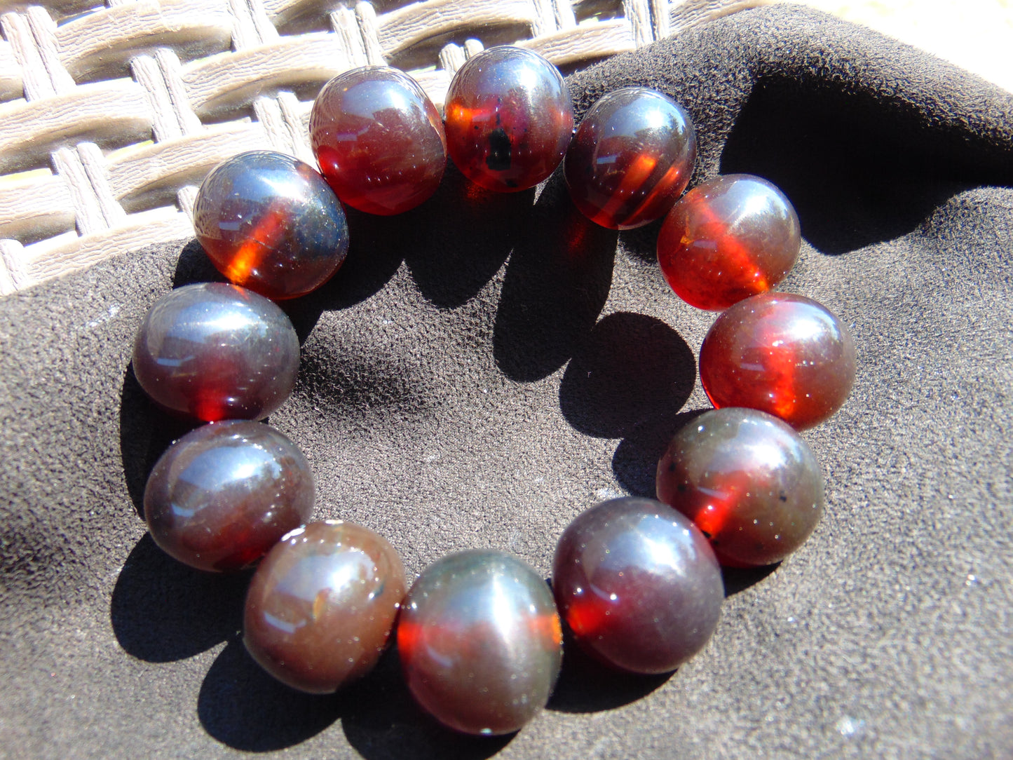 57 gram 12 Beads Mala Bracelet Indonesian Red Bluish Amber 20 mm for Healing G20B103