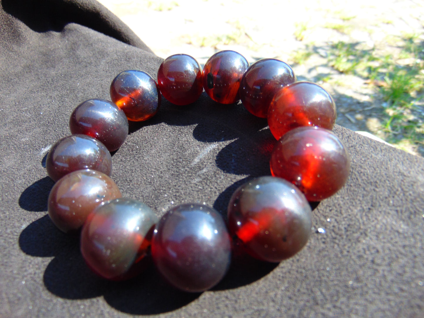 57 gram 12 Beads Mala Bracelet Indonesian Red Bluish Amber 20 mm for Healing G20B103