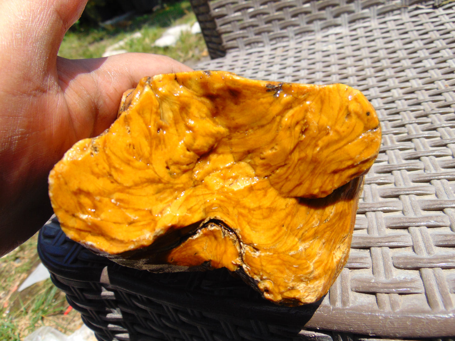 402 gram Polished Indonesia Yellow Fragrance Amber for Healing K824