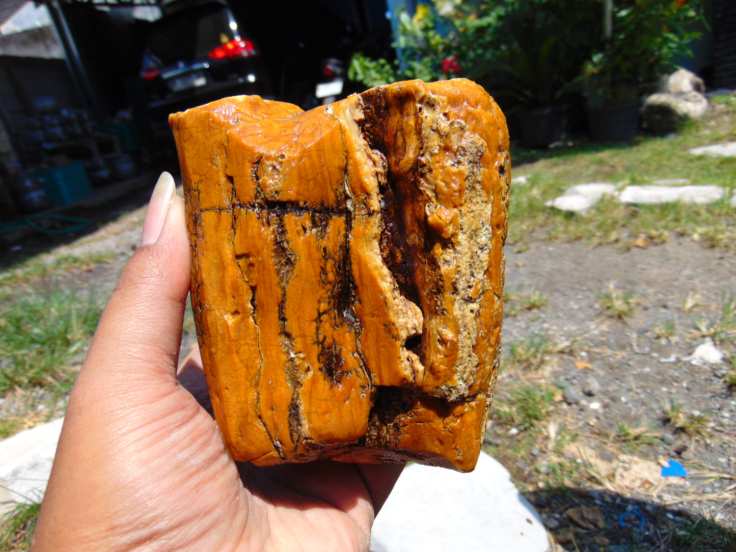 402 gram Polished Indonesia Yellow Fragrance Amber for Healing K824