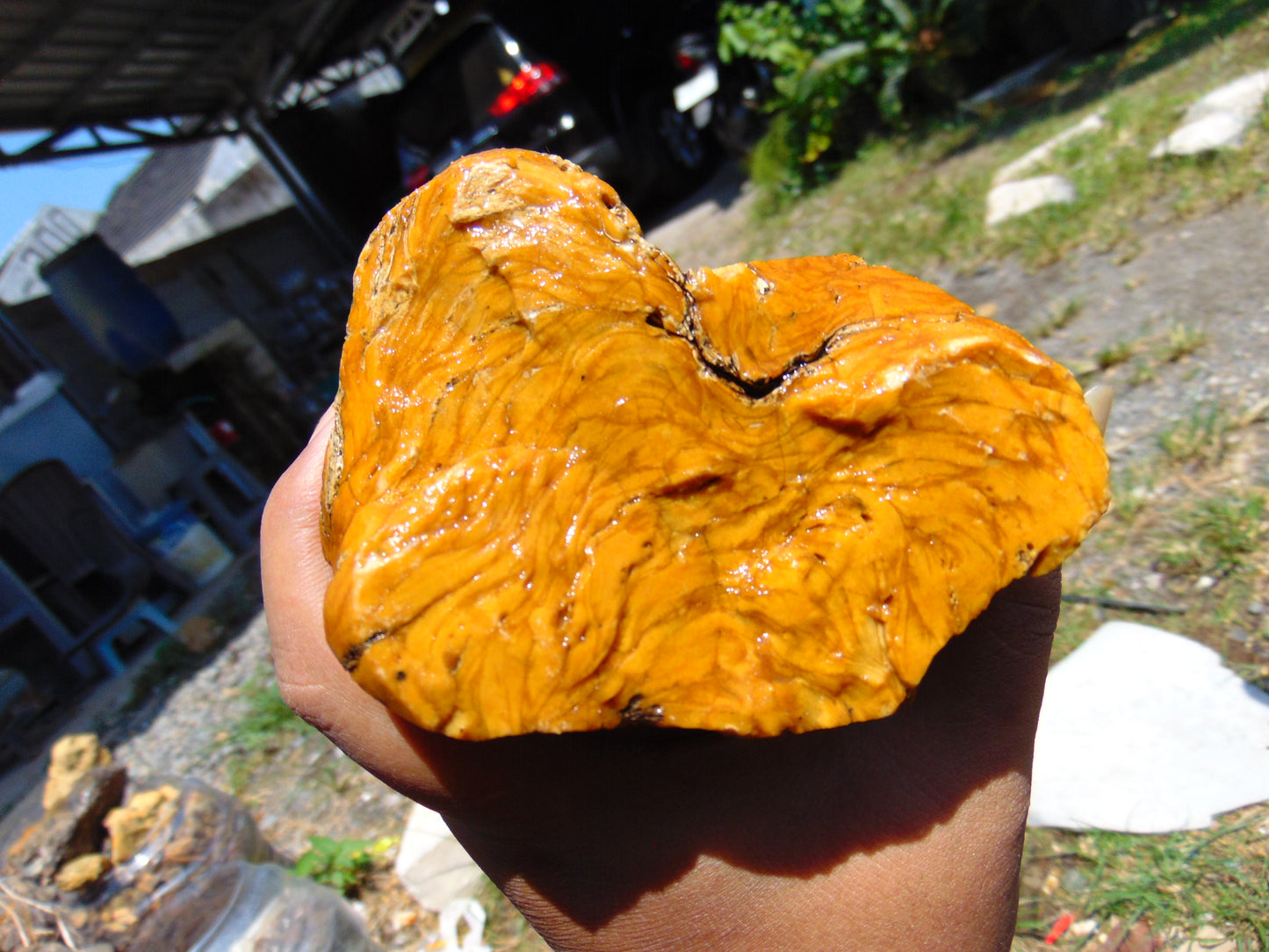402 gram Polished Indonesia Yellow Fragrance Amber for Healing K824