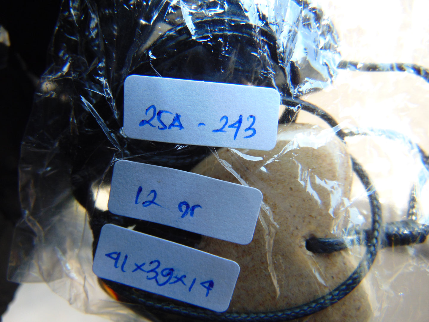 12 gr Heart Pendant Indonesian white Amber for Healing 25A243