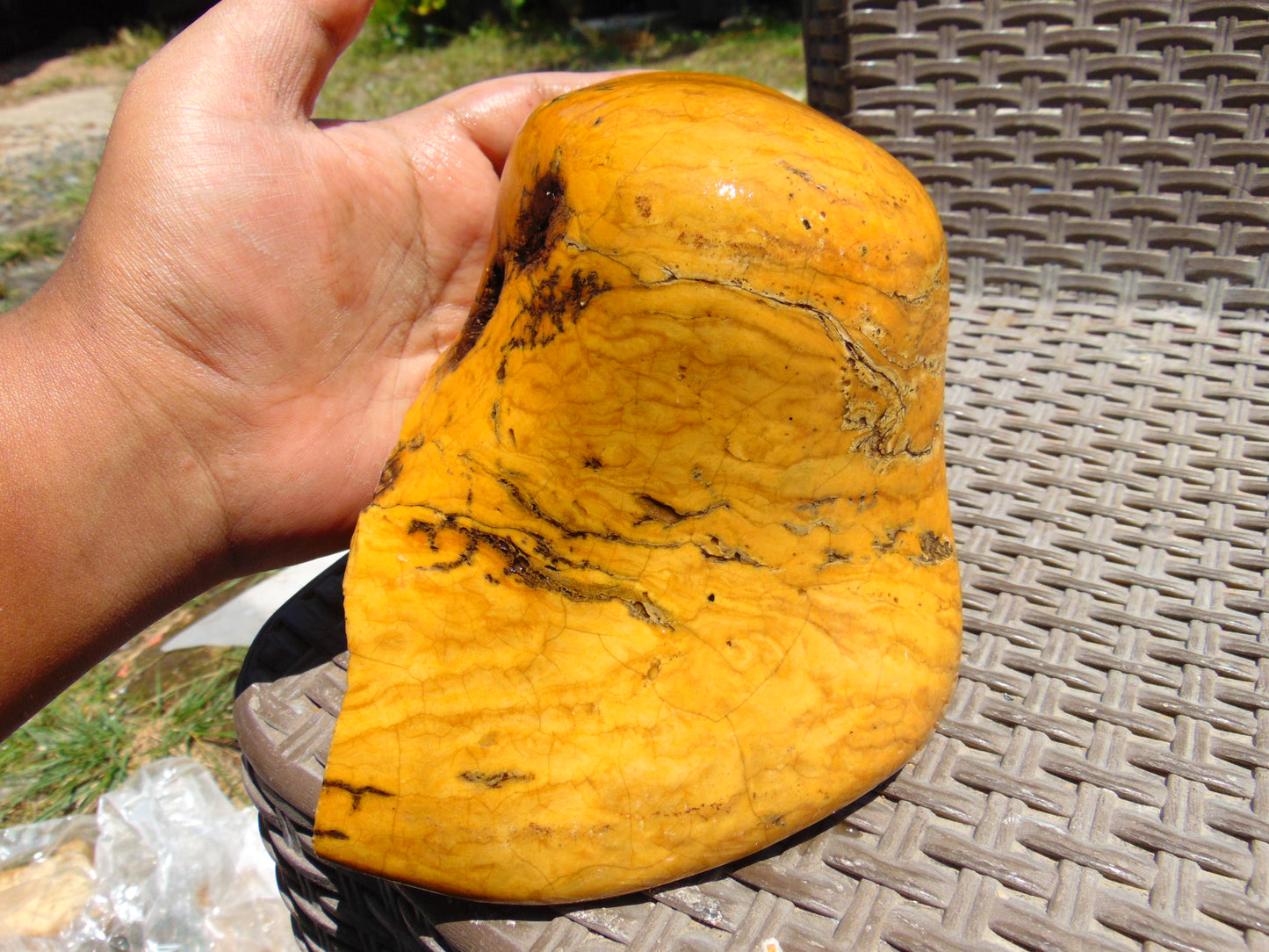 945 gram Polished Indonesia Yellow Fragrance Amber for Healing K819