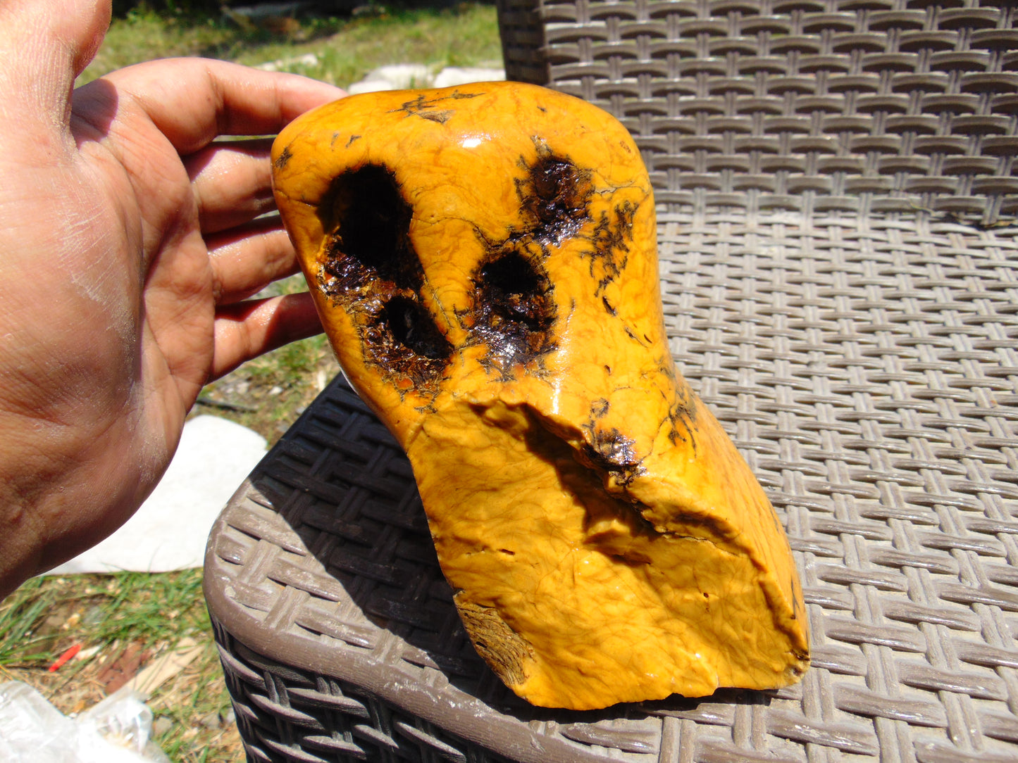 945 gram Polished Indonesia Yellow Fragrance Amber for Healing K819