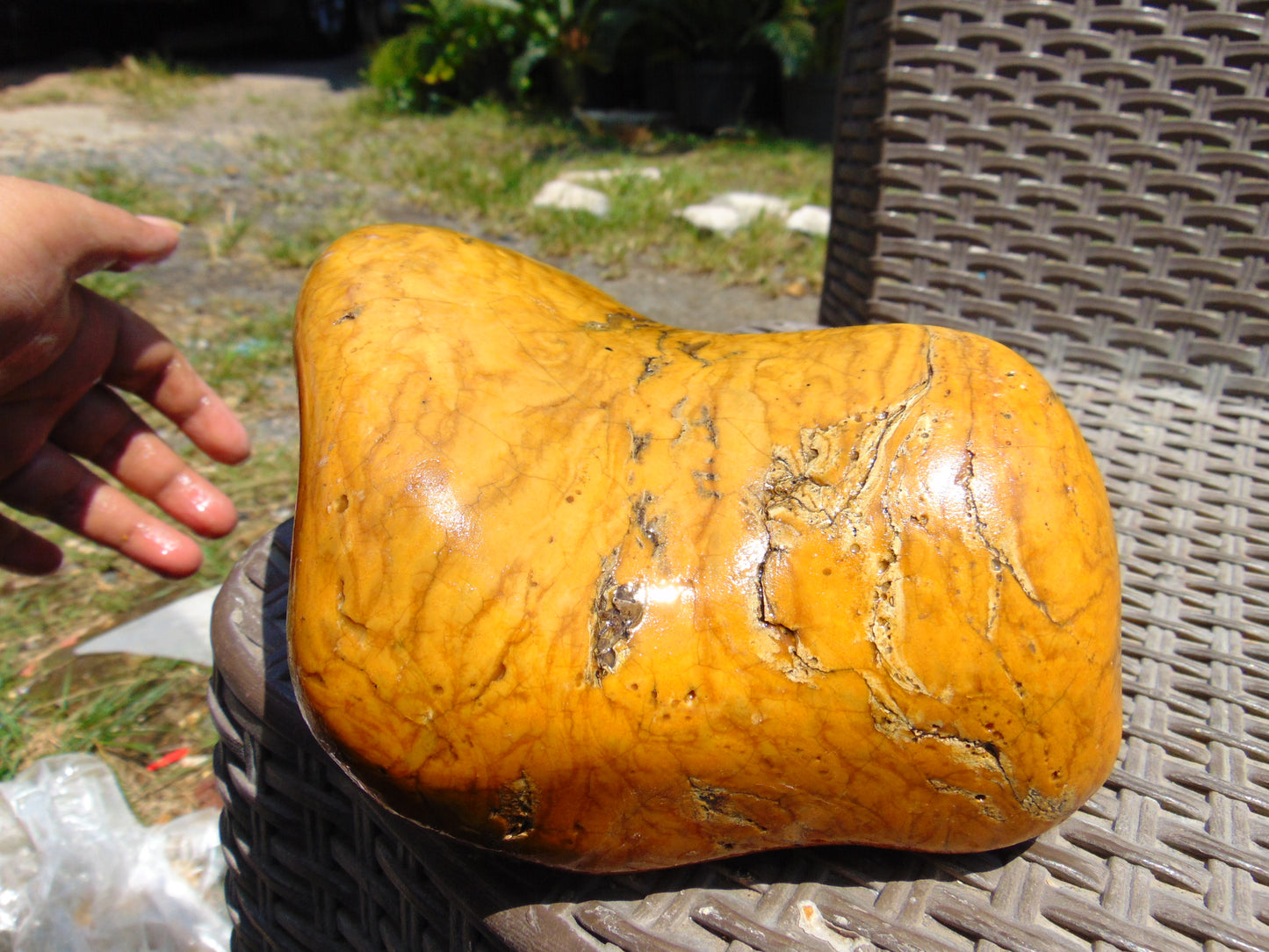 945 gram Polished Indonesia Yellow Fragrance Amber for Healing K819