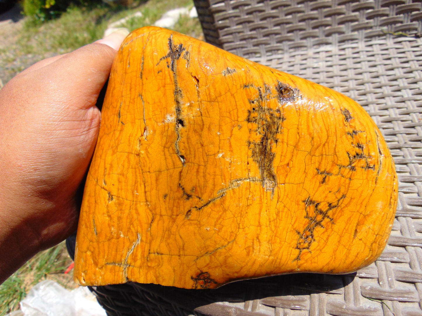 945 gram Polished Indonesia Yellow Fragrance Amber for Healing K819