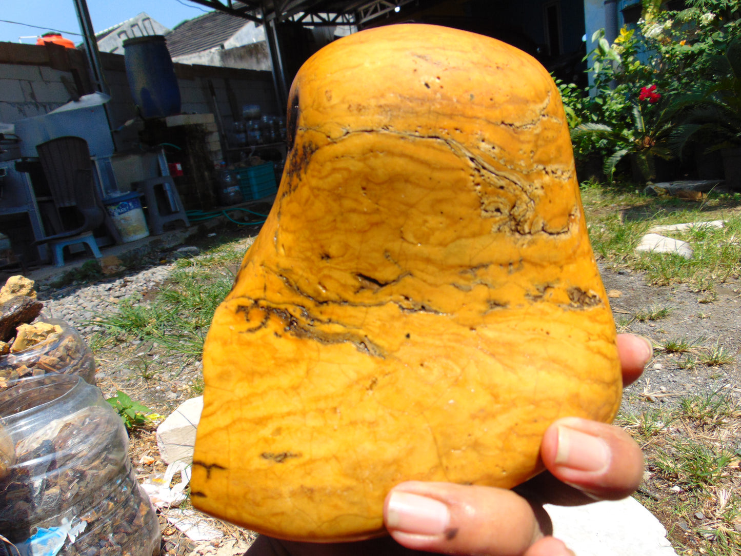 945 gram Polished Indonesia Yellow Fragrance Amber for Healing K819