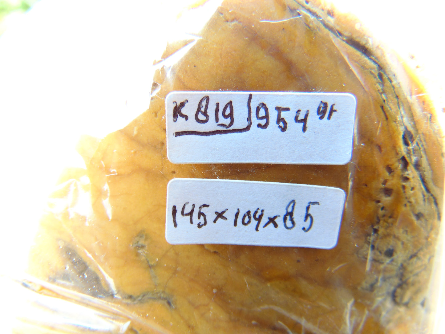 945 gram Polished Indonesia Yellow Fragrance Amber for Healing K819