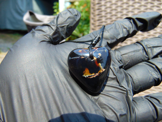 10 gr Heart Pendant Indonesian Black Blue Amber for Healing 25A348