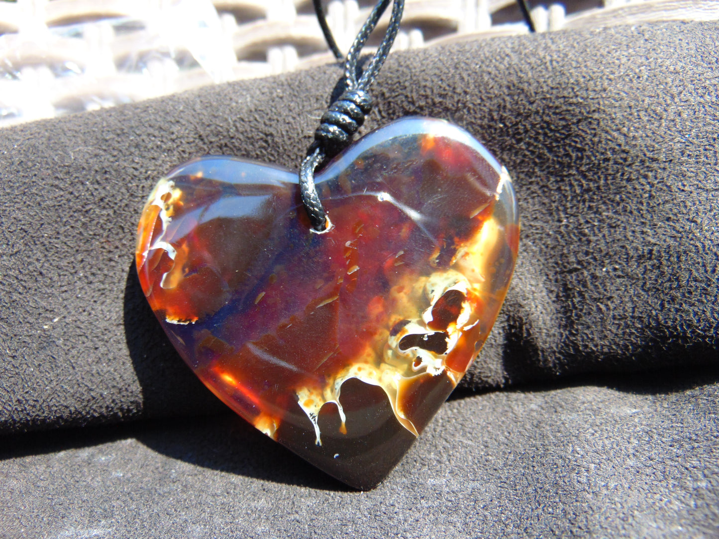 28 gram 61x51x12 mm Pendant Indonesian Amber for Healing 25Y24B