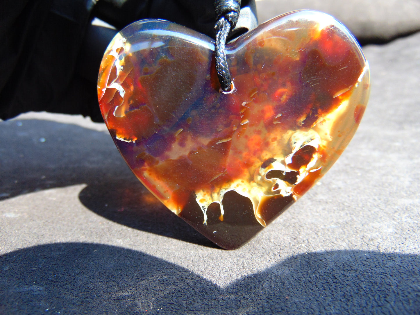 28 gram 61x51x12 mm Pendant Indonesian Amber for Healing 25Y24B