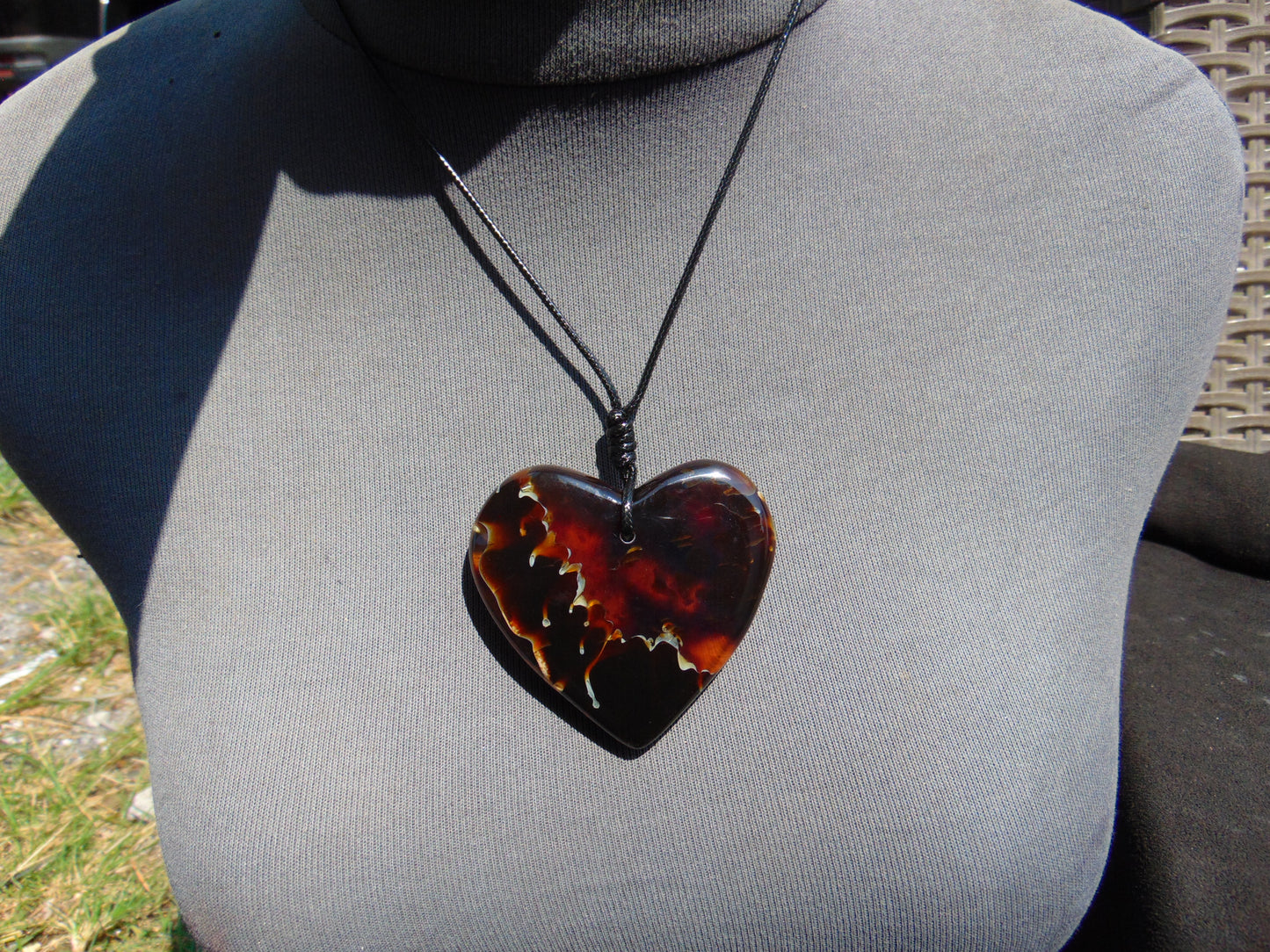 28 gram 61x51x12 mm Pendant Indonesian Amber for Healing 25Y24B