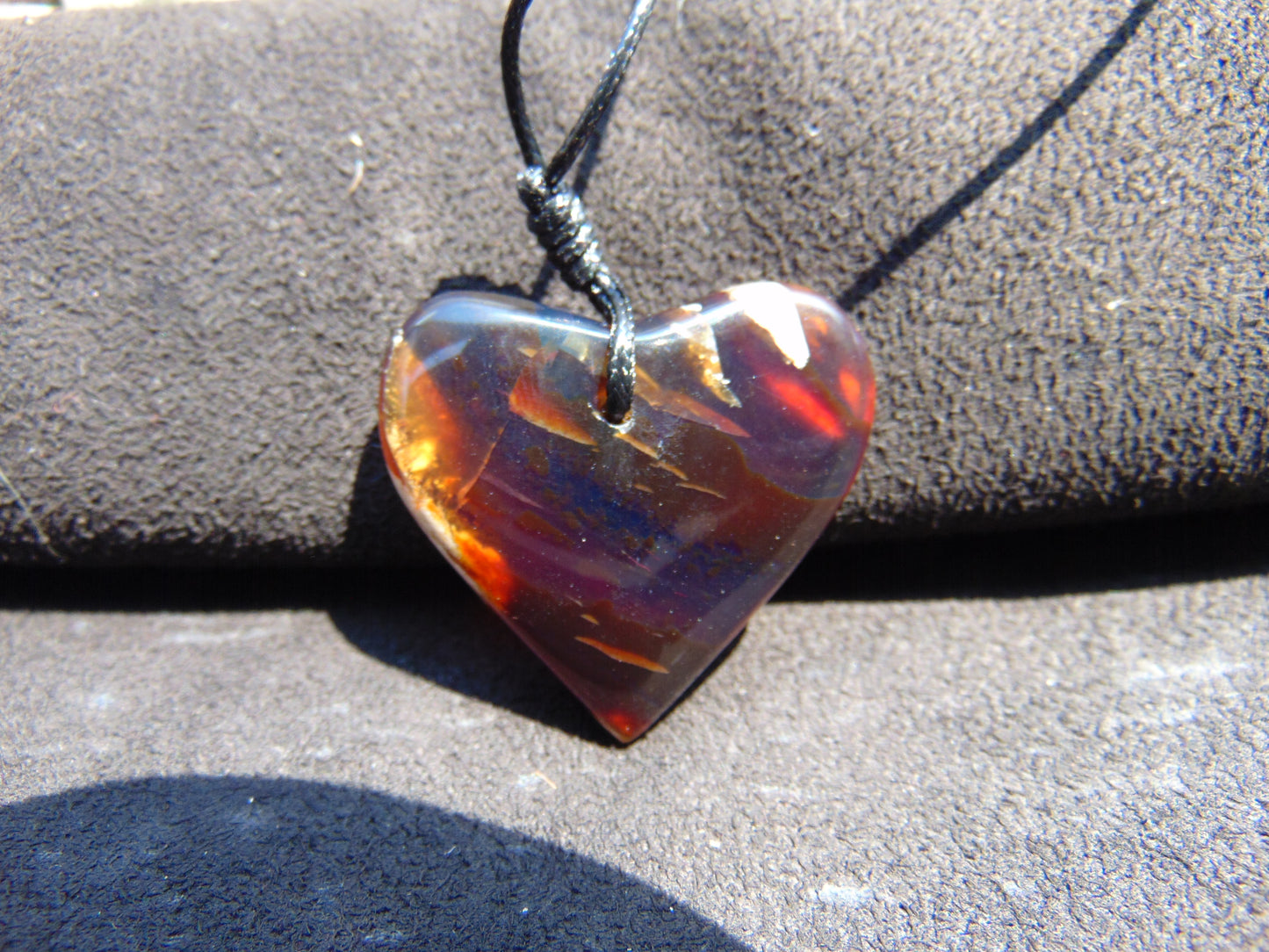 6 gram 35x30x11 mm Pendant Indonesian Amber for Healing 25Y35
