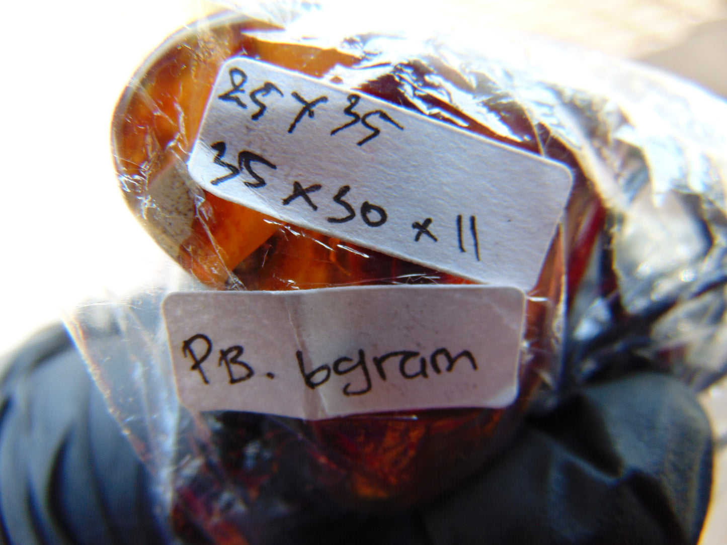 6 gram 35x30x11 mm Pendant Indonesian Amber for Healing 25Y35