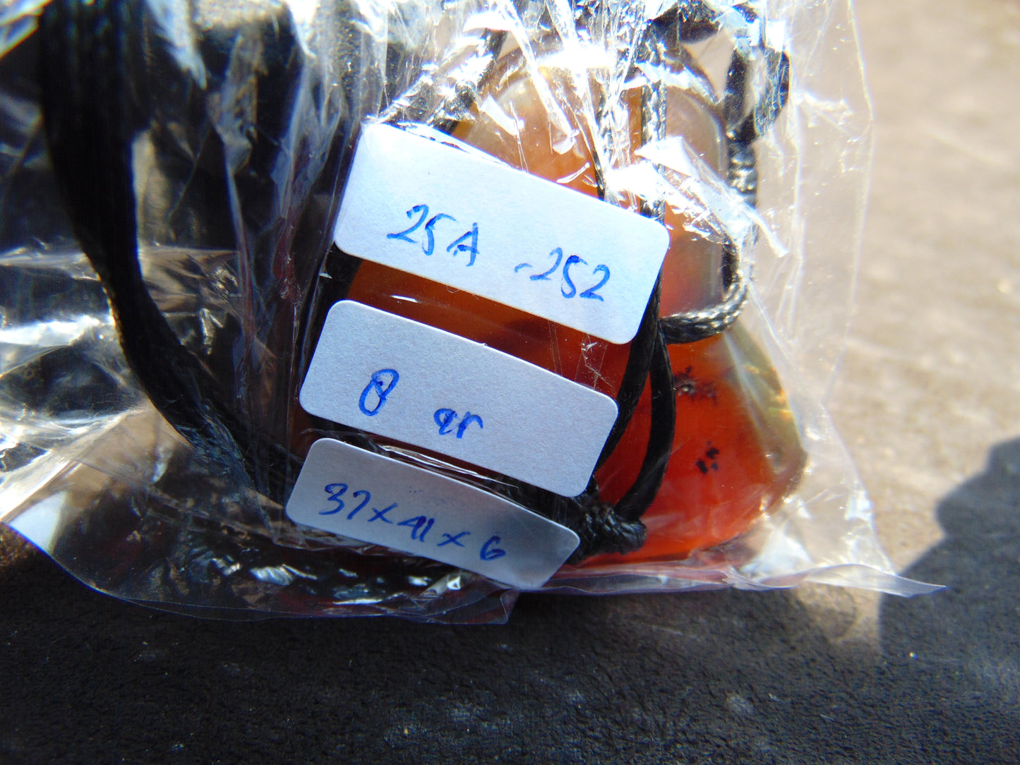 8 gr Heart Pendant Indonesian Amber for Healing 25A252