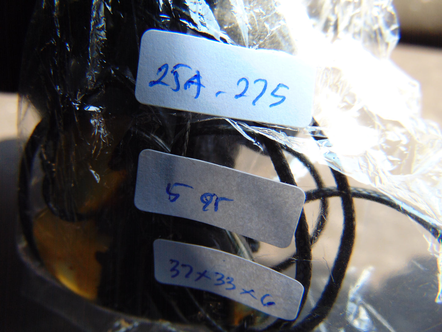 5 gr Heart Pendant Indonesian Black Blue Amber for Healing 25A275