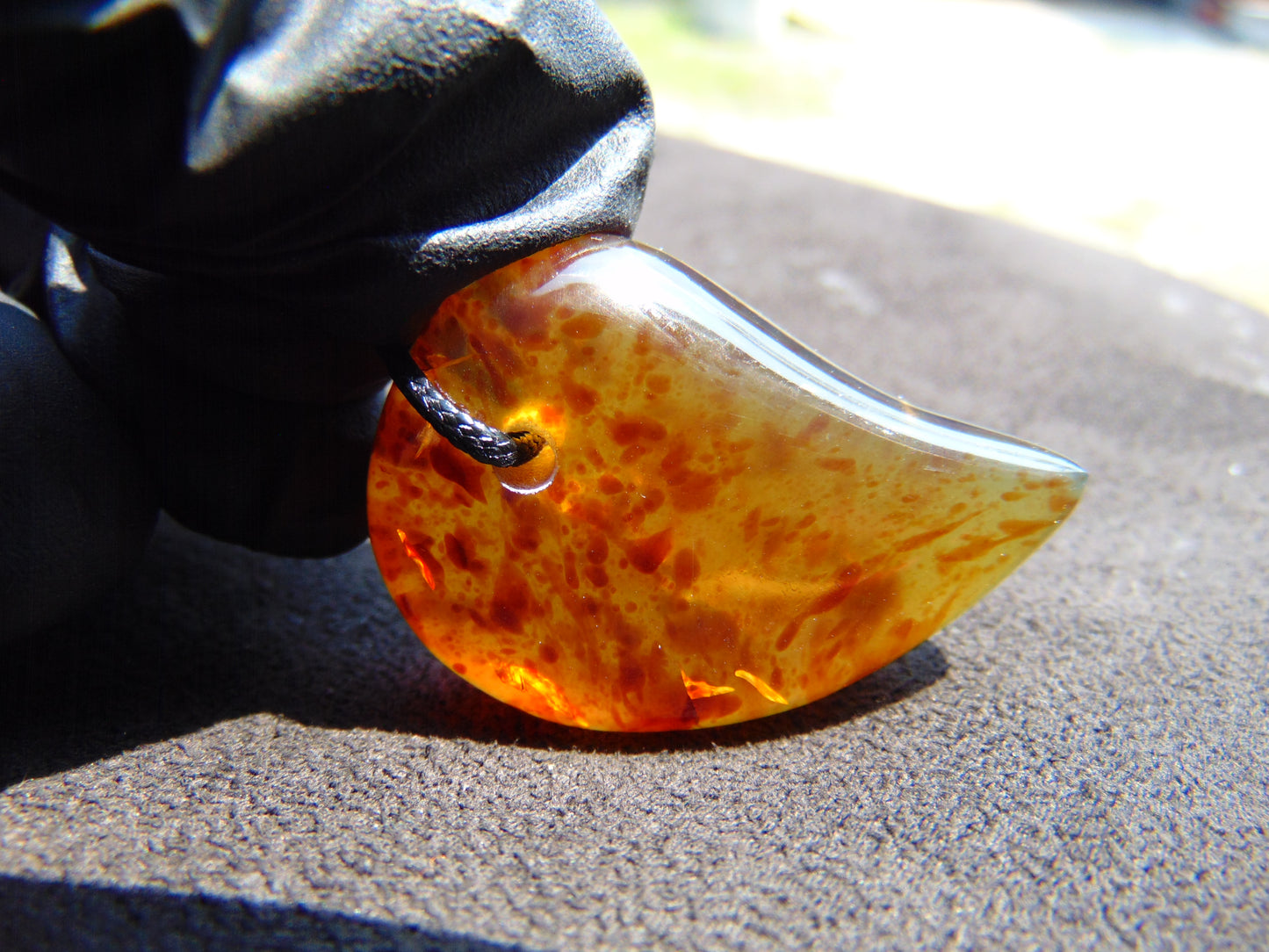 8 gram 40x18x12 mm Pendant Indonesian Amber for Healing 25Y39