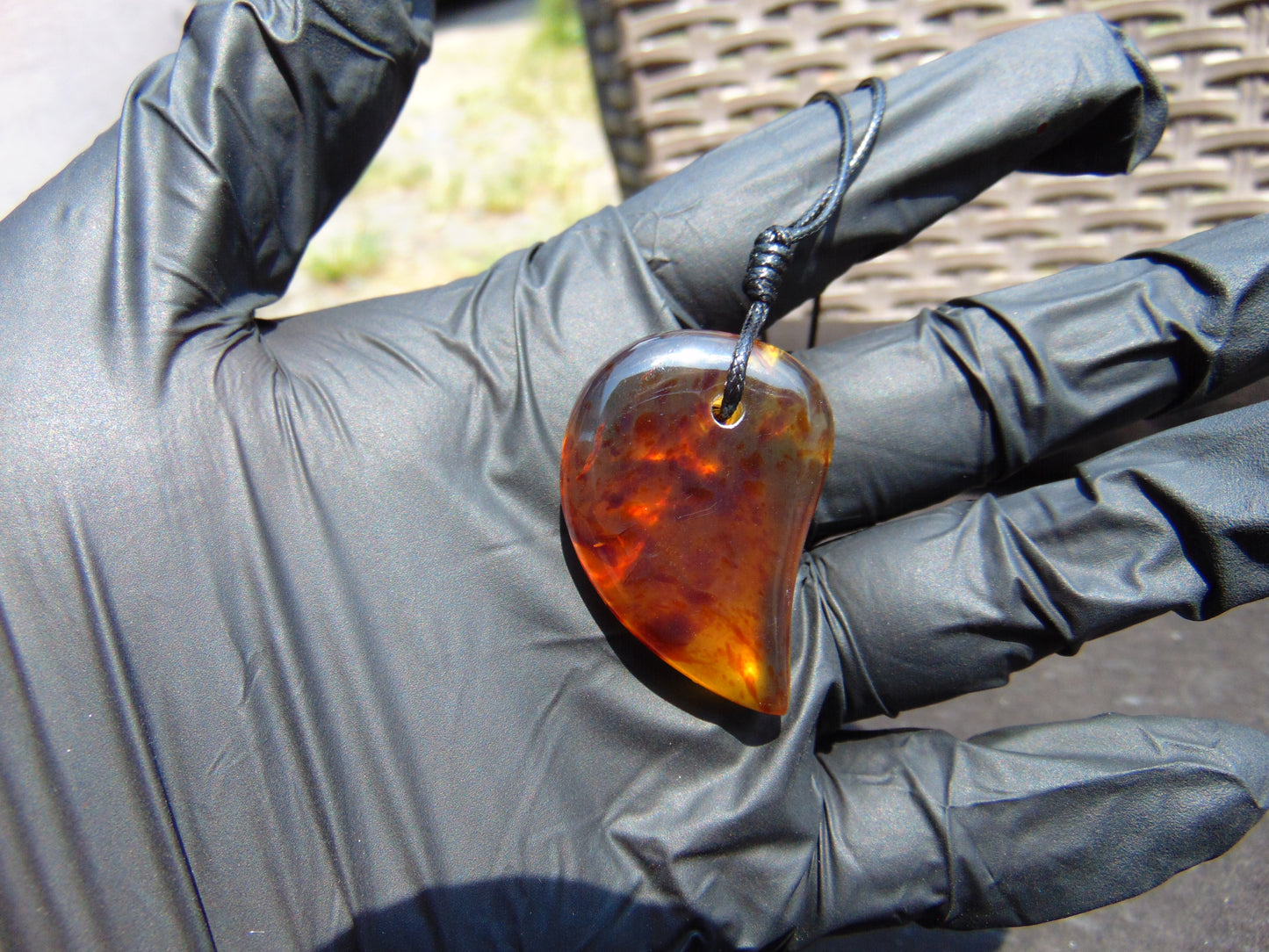 8 gram 40x18x12 mm Pendant Indonesian Amber for Healing 25Y39